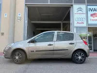 Usado Renault Clio III Collection 75 CV (55 kW) 2012 Beige Berlina