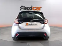 Usado Toyota Yaris Hybrid Active 116 CV (85 kW) 2025 Gris Berlina