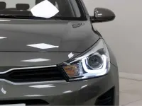 Usado Kia Rio 84 CV (61 kW) 2023 Verde Utilitario