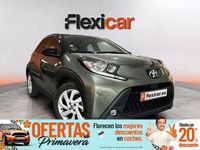 Usado Toyota Aygo Play 72 CV (52 kW) 2022 Gris