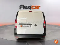 Usado VW Caddy California 102 CV (75 kW) 2023 Blanco Monovolumen