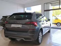 Usado Skoda Kamiq 110 CV (80 kW) 2022 Gris / plata SUV