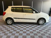 Usado Skoda Fabia 60 CV (44 kW) 2008 Blanco Berlina