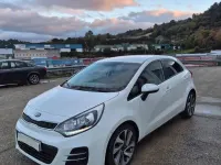 Usado Kia Rio 75 CV (55 kW) 2017 Blanco Berlina