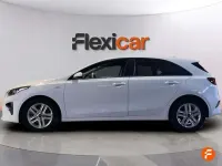 Usado Kia Ceed 120 CV (88 kW) 2022 Blanco Utilitario