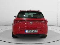 Usado Seat Leon Reference 115 CV (84 kW) 2022 Rojo Familiar