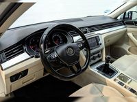 Usado VW Passat Advance 150 CV (110 kW) 2017 Gris / plata Berlina