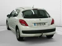 Usado Peugeot 207 Active 70 CV (51 kW) 2012 Blanco Berlina