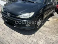 Usado Peugeot 206 75 CV (55 kW) 2007 Negro Berlina
