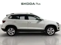 Usado Skoda Karoq Selection 150 CV (110 kW) 2025 Blanco SUV