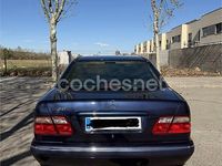 Käytetty Mercedes E200 Elegance 136 HP (100 kW) 2000 Sininen Sedan