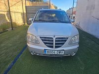 Usado Ssangyong (KGM) Rodius 165 CV (121 kW) 2007 Gris / plata Monovolumen