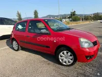 Usado Renault Clio II Authentique 60 CV (44 kW) 2007 Rojo Berlina