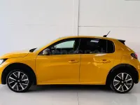 Usado Peugeot 208 GT 100 CV (73 kW) 2021 Amarillo Utilitario