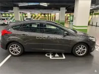Usado Ford Focus Trend 125 CV (91 kW) 2015 Gris / plata Berlina
