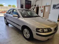 Usado Volvo S60 163 CV (119 kW) 2004 Gris / plata Berlina