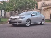 Usado Renault Latitude Expression 150 CV (110 kW) 2011 Gris / plata Berlina