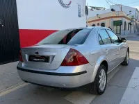 Usado Ford Mondeo Ambiente 110 CV (80 kW) 2002 Gris / plata Berlina