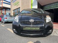 Usado Toyota Yaris Connect Style 101 CV (74 kW) 2010 Negro Utilitario