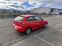 Usado Seat Ibiza 100 CV (73 kW) 2003 Rojo Utilitario