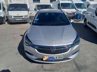 Usado Opel Astra Selective 136 CV (100 kW) 2019 Plateado Familiar