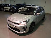 Usado Kia Rio Sport 84 CV (61 kW) 2023 Gris / plata Berlina
