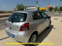 Usado Toyota Yaris Luna 87 CV (63 kW) 2006 Gris / plata Berlina