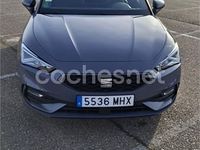 Usado Seat Leon FR 110 CV (80 kW) 2023 Gris / plata Berlina
