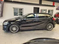 Usado Mercedes A180 AMG line 109 CV (80 kW) 2015 Negro Utilitario
