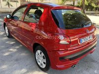 Usado Peugeot 206+ 60 CV (44 kW) 2011 Rojo Utilitario