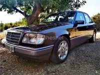 Usado Mercedes E250 113 CV (83 kW) 1993 Violeta / lila Berlina