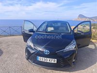 Usado Toyota Yaris Hybrid 100 CV (73 kW) 2017 Negro Berlina