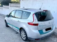 Usado Renault Grand Scénic II Privilege 130 CV (95 kW) 2009 Gris / plata Monovolumen