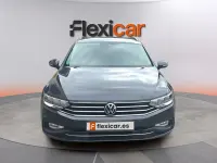 Usado VW Passat 122 CV (89 kW) 2022 Gris Familiar