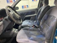 Usado Renault Clio II Expression 75 CV (55 kW) 2001 Verde Berlina