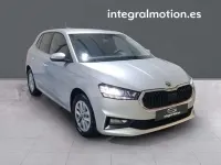 Usado Skoda Fabia Selection 95 CV (69 kW) 2025 Gris Utilitario