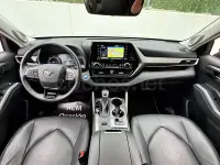 Usado Toyota Highlander Luxury 246 CV (180 kW) 2022 Gris / plata SUV