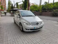Usado Mercedes B200 136 CV (100 kW) 2007 Gris / plata Monovolumen