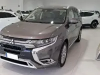 Usado Mitsubishi Outlander P-HEV 224 CV (164 kW) 2020 Marrón SUV