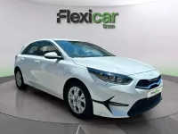 Usado Kia Ceed 136 CV (100 kW) 2023 Blanco Utilitario