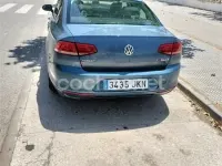 Usado VW Passat 120 CV (88 kW) 2016 Azul Berlina