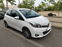 Usado Toyota Yaris Active 69 CV (50 kW) 2012 Blanco Utilitario