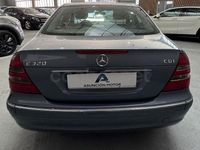 Usado Mercedes E320 Avantgarde 224 CV (164 kW) 2006 Azul Berlina