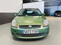 Usado Ford Fiesta Ambiente 70 CV (51 kW) 2007 Verde Utilitario