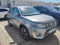 Usado Suzuki Vitara GLX 129 CV (94 kW) 2023 Gris / plata SUV
