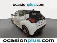 Usado Toyota Yaris Plus 131 CV (96 kW) 2024 Gris Utilitario
