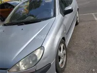 Usado Peugeot 206 90 CV (66 kW) 2002 Gris / plata Berlina