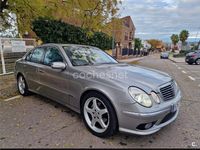 Usado Mercedes E320 Avantgarde 204 CV (150 kW) 2003 Gris / plata Berlina