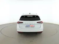 Usado Skoda Superb Selection 150 CV (110 kW) 2024 Blanco Familiar