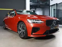 Käytetty Volvo V60 R-Design 390 HP (286 kW) 2022 Punainen Farmari